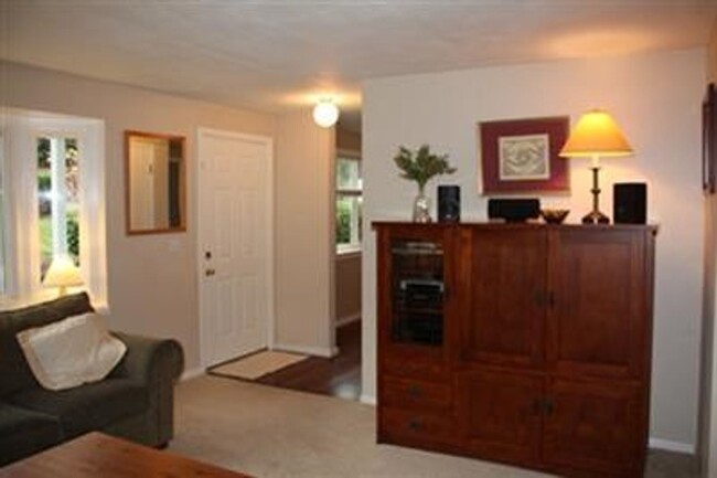 Building Photo - Tranquil 3-Bedroom Rambler in Union Hill, ...