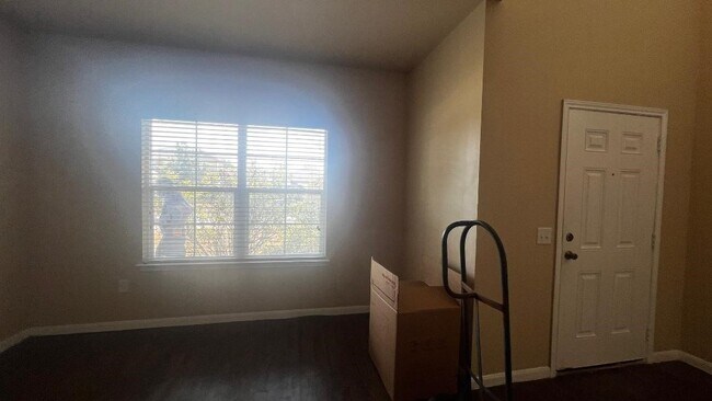 Building Photo - 223 Camellia Dr