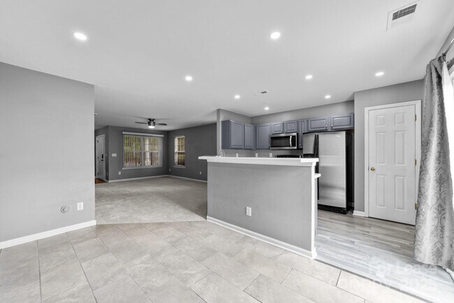 Building Photo - 17562 Caldwell Track Dr