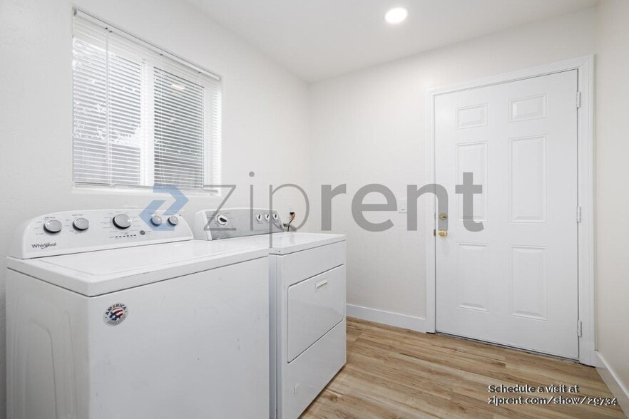 Building Photo - Unit
