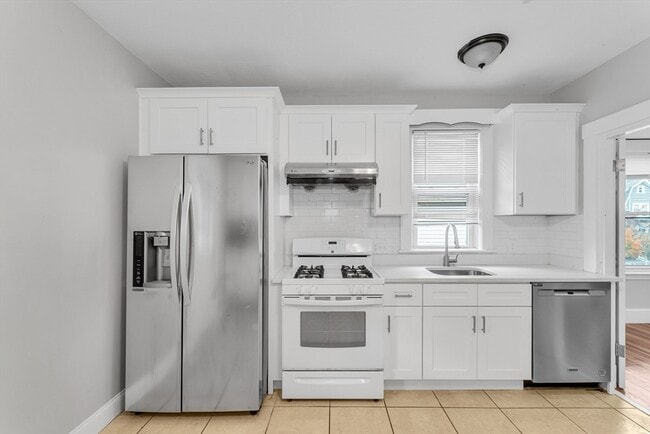 Building Photo - 204 Maple St