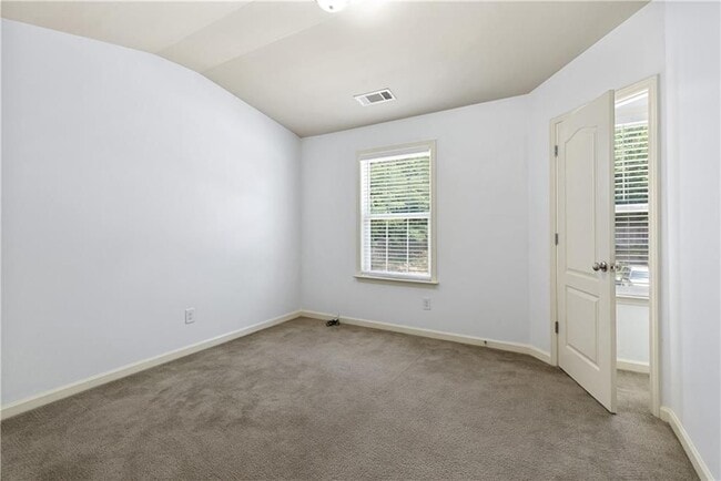 Building Photo - 2249 Knoxhill View