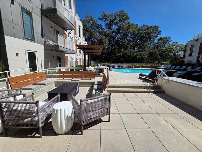 Building Photo - 775 Juniper St NE