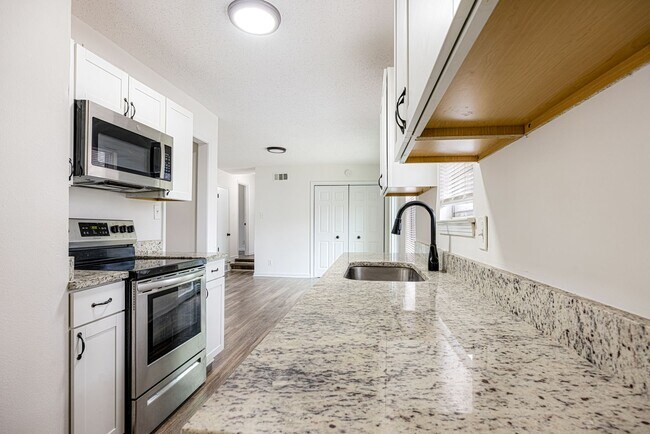 Building Photo - 5450 Loch Lomond Rd