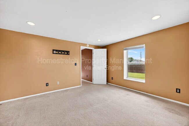 Building Photo - 166 Royallprairie Ln