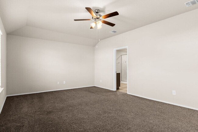 Building Photo - 4 bedroom 2 bath in Creekside Hills with Pool Access