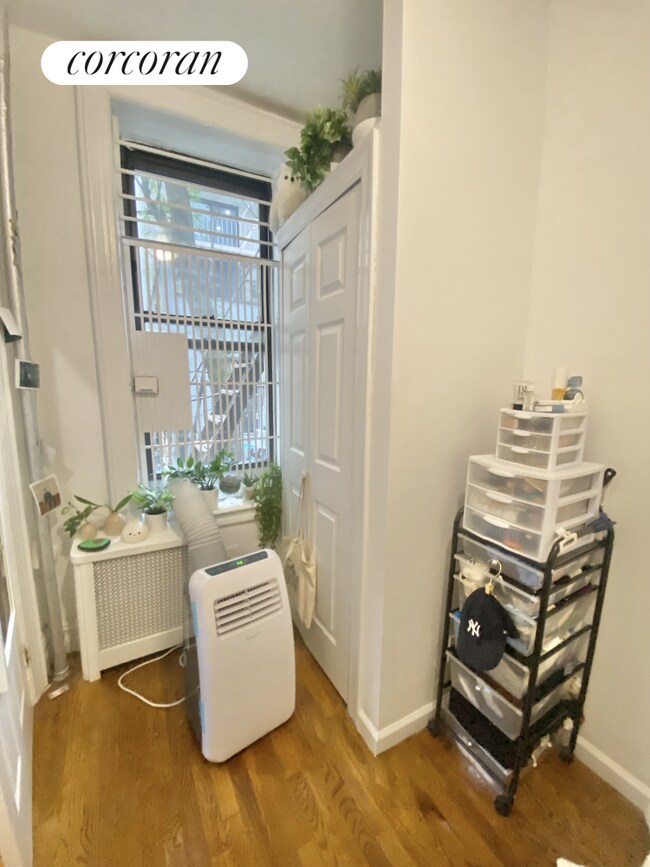 Building Photo - 413 E 70th St