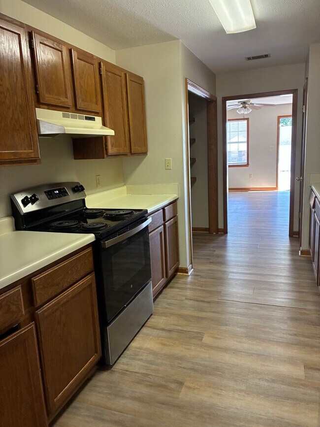 Building Photo - 2702 Oak Meadow Pl
