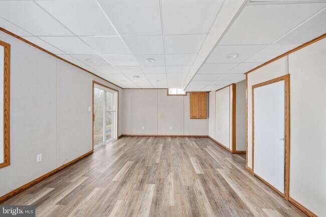 Building Photo - 8 Newport Ct