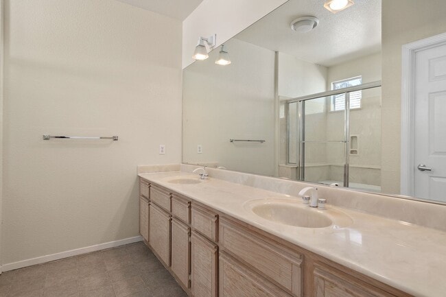 Building Photo - 470 Navaro Way