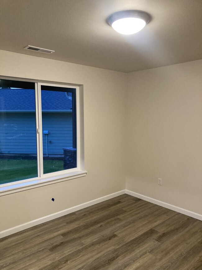 Building Photo - 1812 S 250th St