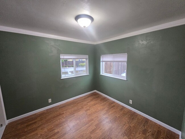 Building Photo - 3BR Northern McKinleyville home is close t...