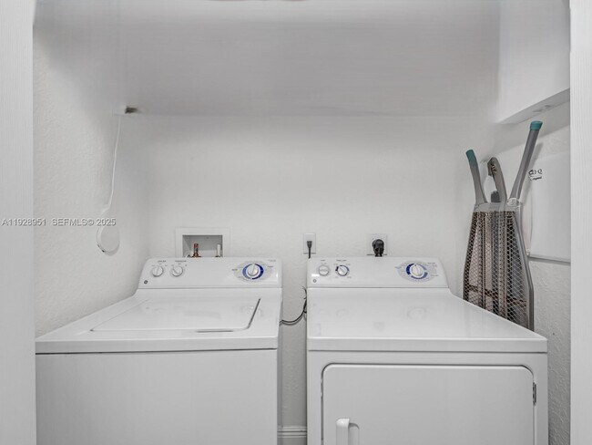 Building Photo - 9719 Darlington Pl