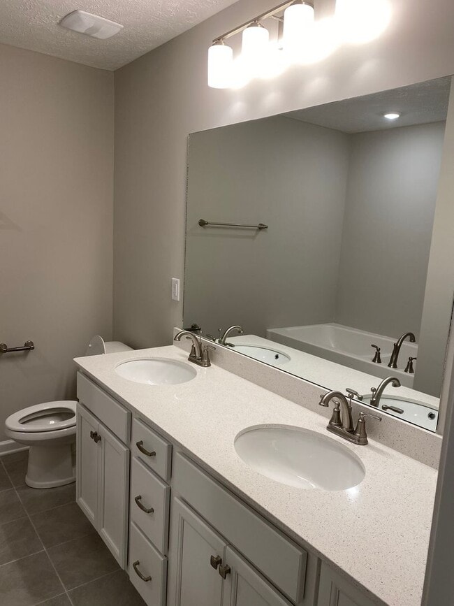 Building Photo - 3 BD 3.5 BA 1 Car Garage Great Location Li...