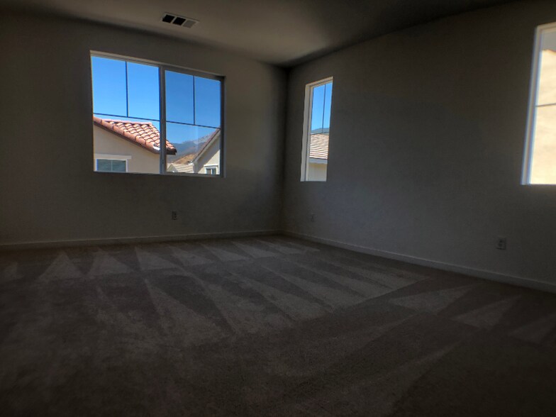 Building Photo - 16254 Lozano St
