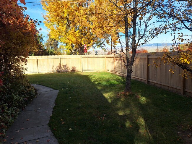 Building Photo - 2437 N Curtis Rd