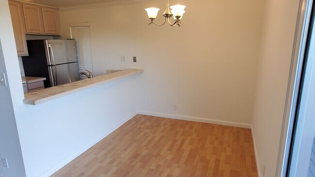 Building Photo - Spacious 2 Bedroom, 1 Bathroom Moraga Condo