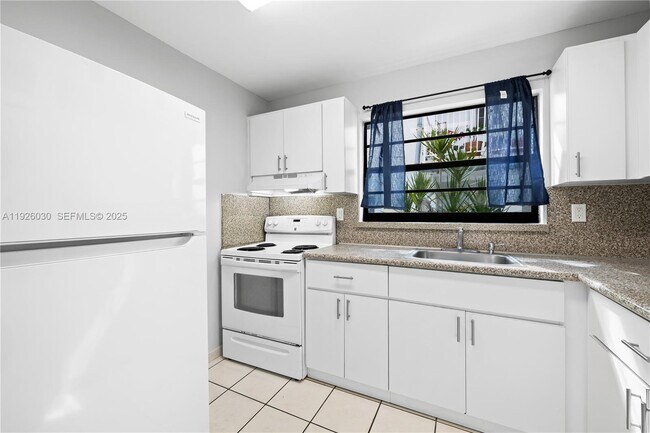 Building Photo - 7915 Harding Ave