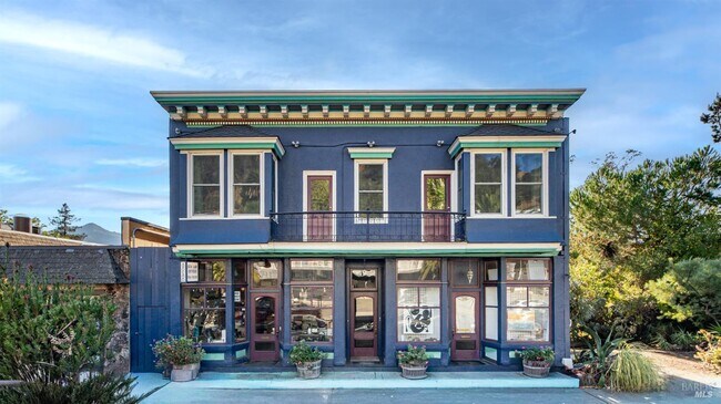 Building Photo - 713 Sir Francis Drake Blvd