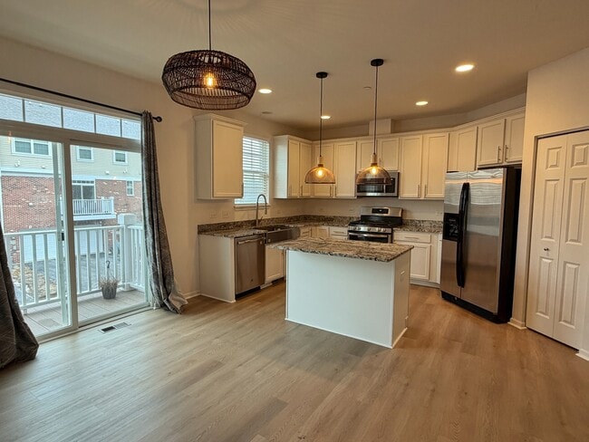 Building Photo - 4424 Monroe Ct