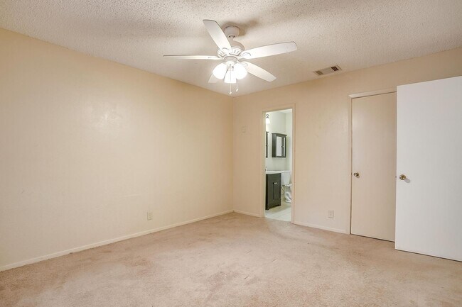 Building Photo - One Side of Very Nice Duplex West Granbury- 2 Bed, 2 Bath- 76049