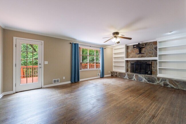 Building Photo - 10565 Shallowford Rd