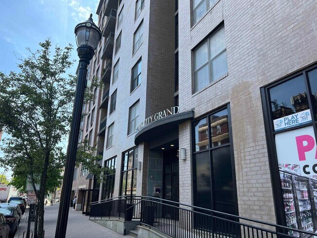 Building Photo - 4315 Park Ave