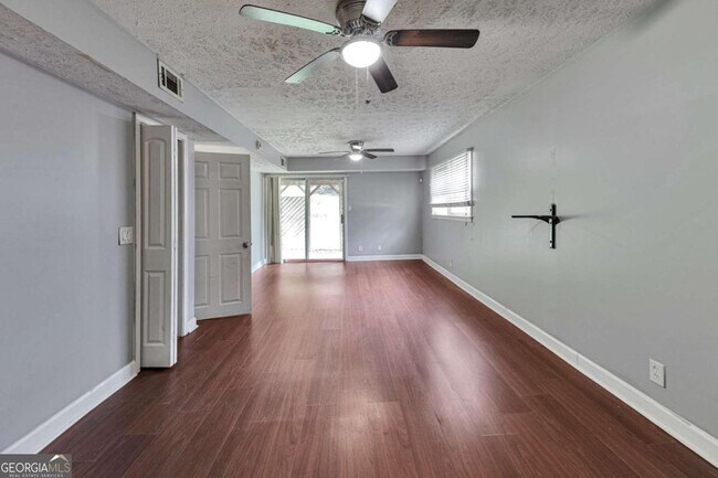 Building Photo - 115 Elizabeth Way