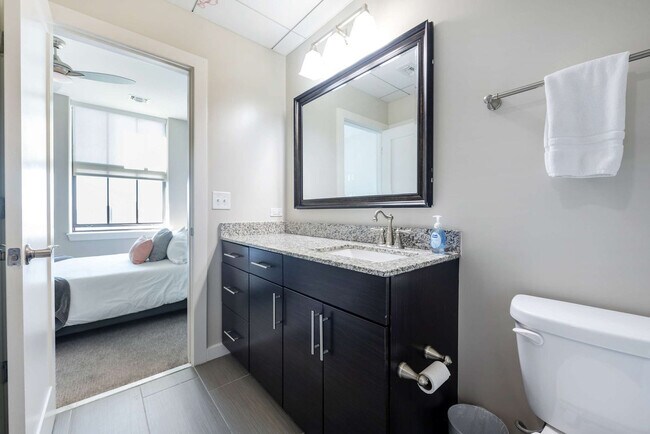 Building Photo - 10 Light St