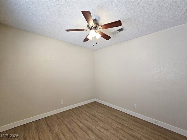 Building Photo - 761 Butternut Ct