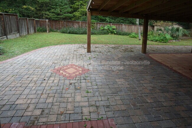 Building Photo - 7477 Greenway Dr