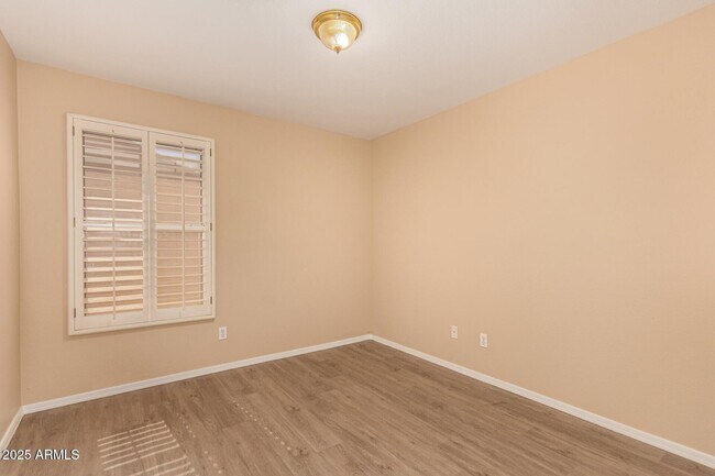 Building Photo - 1249 E Villa Maria Dr