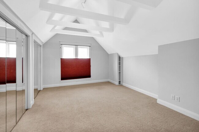 Building Photo - 1036 S Race St