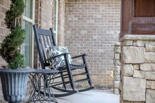 Building Photo - Fully Furnished, Short Term Rental, 1 Mont...