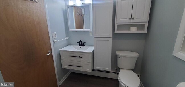 Building Photo - 453 Chesapeake Rd