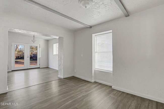 Building Photo - 580 Chula Vista St