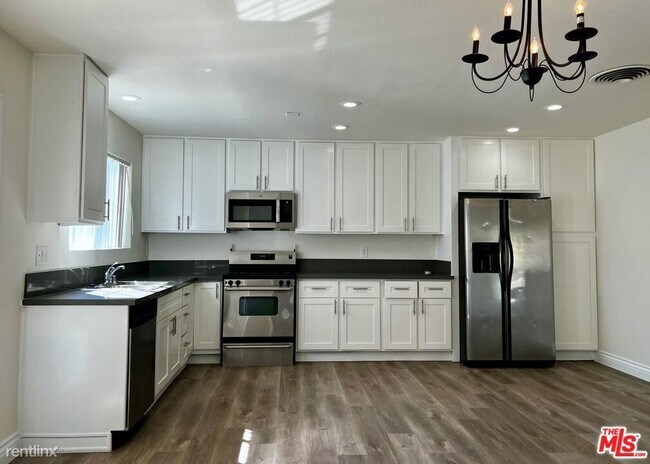 Building Photo - 5 br, 3 bath House - 13766 Paddock St