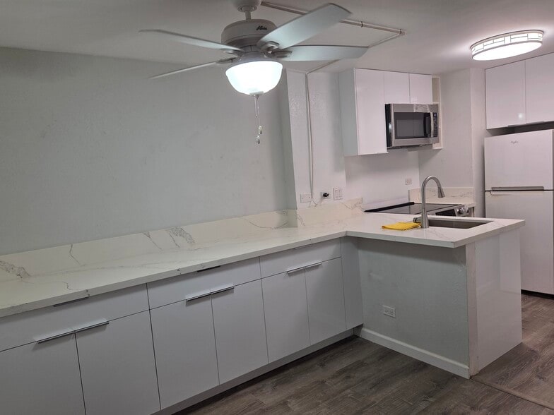Building Photo - 5333 Likini St