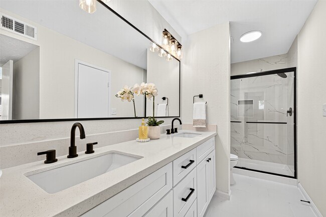 Building Photo - 10726 Buffalo Bend Dr