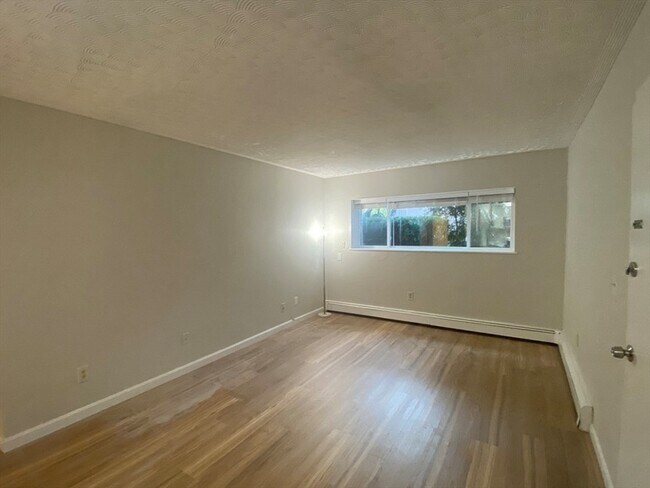 Building Photo - 1409 River St