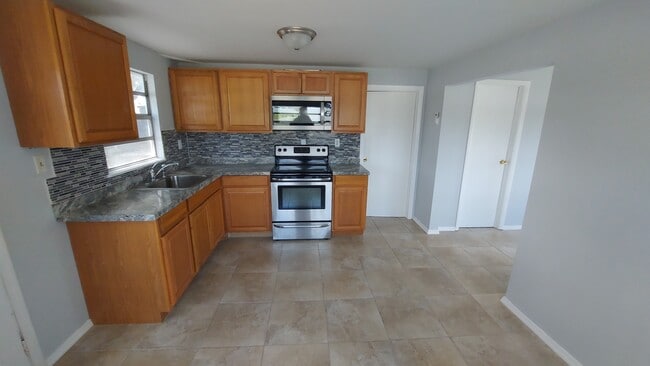 Building Photo - 3218 24th St SW