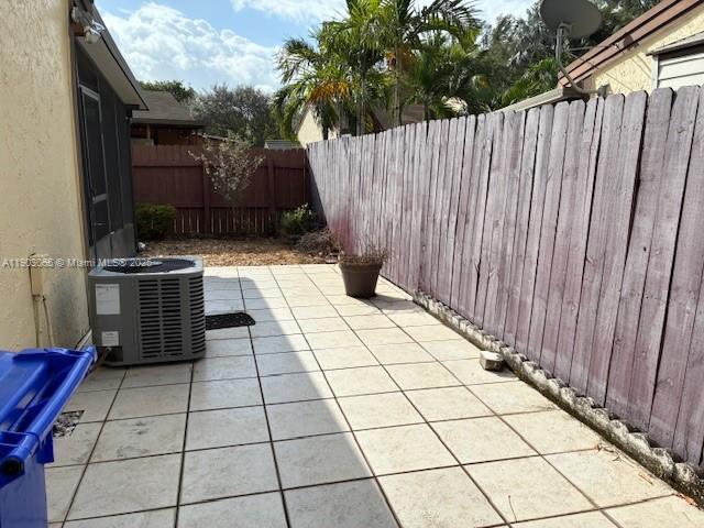 Building Photo - 10360 W Cypress Ct