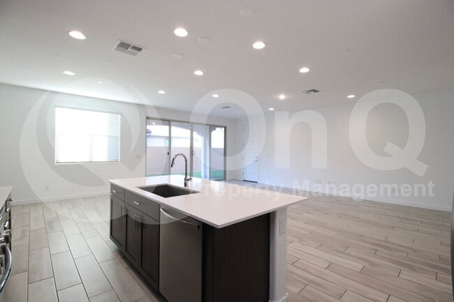 Building Photo - 670 S Jacana Ln