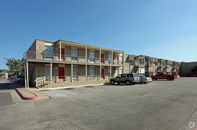 Chapel Brook Dallas, TX Apartment Finder