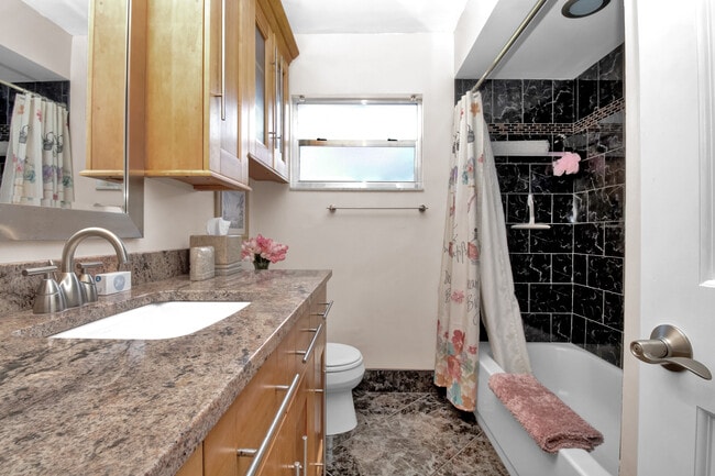 Building Photo - 4274 Gillot Blvd