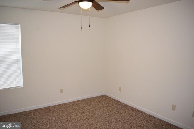 Building Photo - 2725 Roosevelt Dr