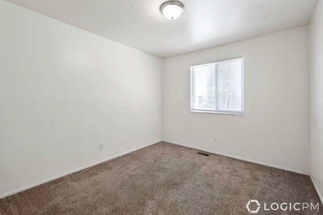 Building Photo - Stunning Row-End Townhome In Great Location!