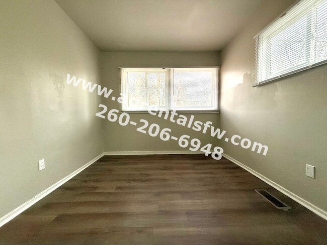 Building Photo - 3 Bedroom