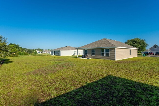Building Photo - Charming 4-Bed Home in Quiet DeFuniak Spri...