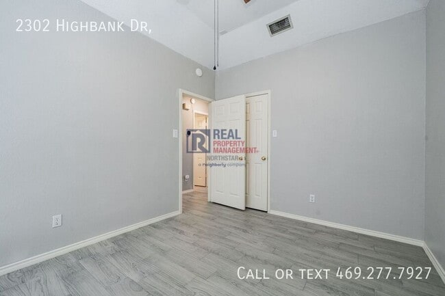 Building Photo - 2302 Highbank Dr